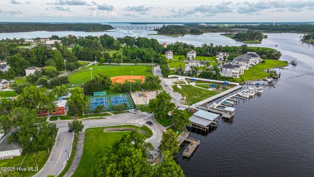 1 Burton Place, Jacksonville, NC 28540