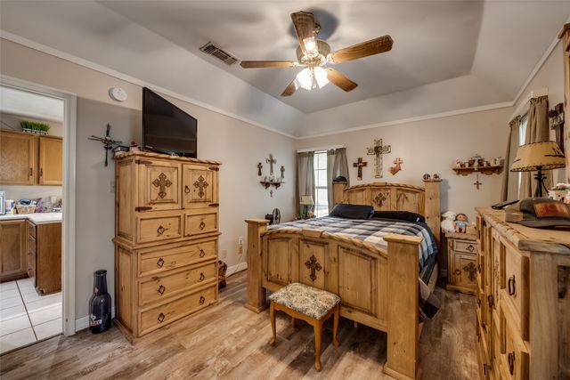 404 Honeysuckle Drive, Cleburne, TX 76033