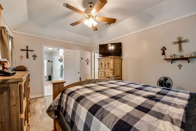404 Honeysuckle Drive, Cleburne, TX 76033