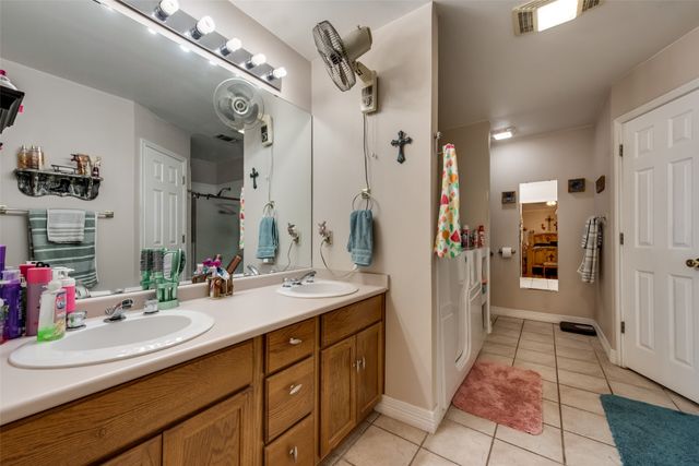 404 Honeysuckle Drive, Cleburne, TX 76033