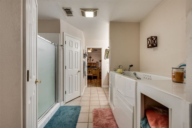 404 Honeysuckle Drive, Cleburne, TX 76033