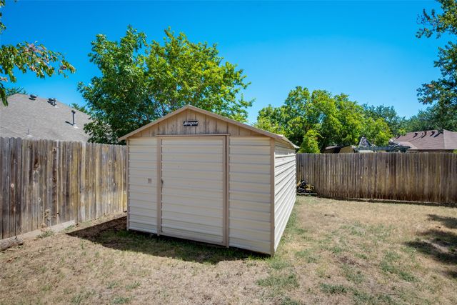 404 Honeysuckle Drive, Cleburne, TX 76033
