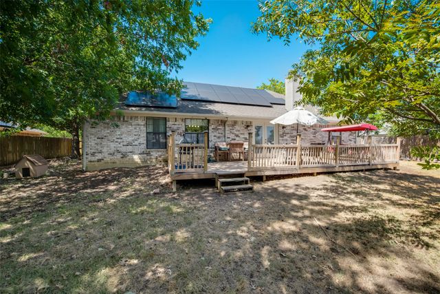 404 Honeysuckle Drive, Cleburne, TX 76033