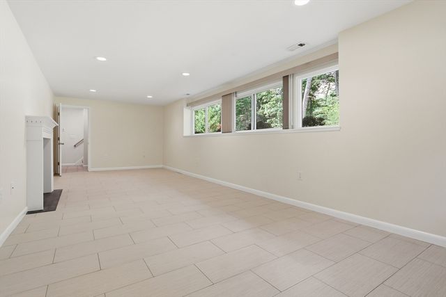 430 Heald Rd, Carlisle, MA 01741