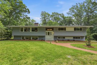 430 Heald Rd, Carlisle, MA 01741