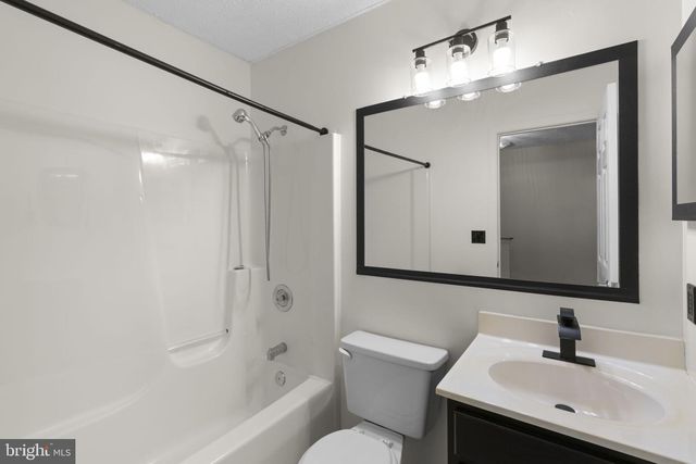1043 DEBBIE AVE, Baltimore, MD 21221