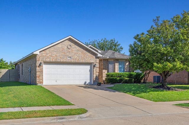 1016 Vista View Drive, Burleson, TX 76028