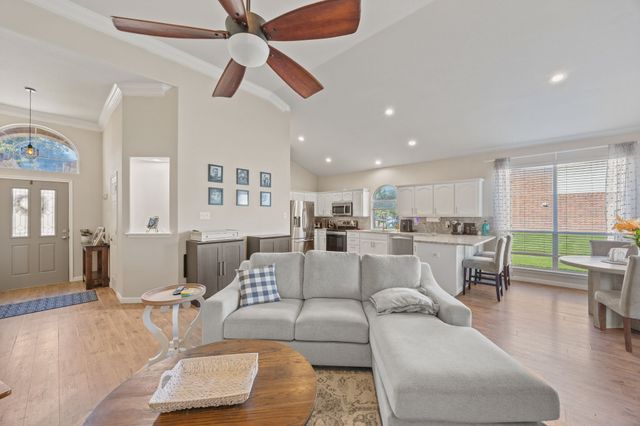 1016 Vista View Drive, Burleson, TX 76028