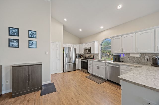 1016 Vista View Drive, Burleson, TX 76028