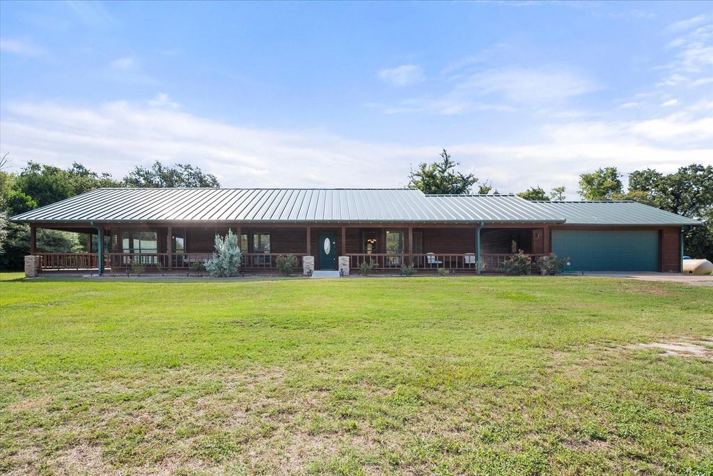 275 W Hwy 164, Donie, TX 75838