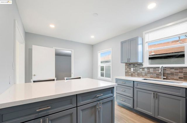 9028 A St, Oakland, CA 94603