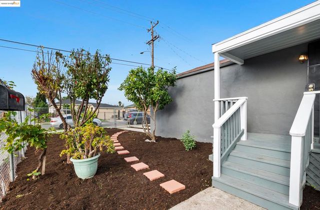9028 A St, Oakland, CA 94603