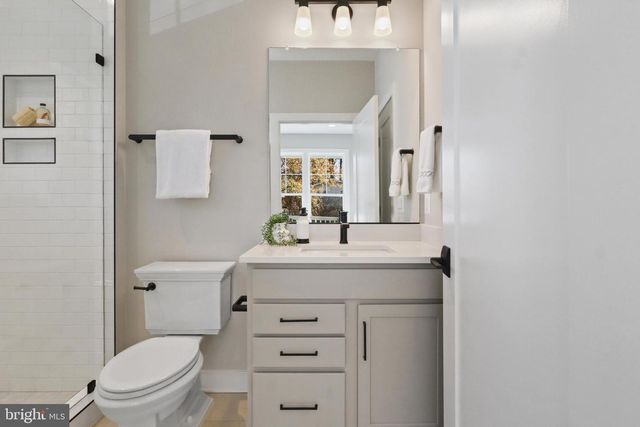 602 KINGSLEY RD SW, Vienna, VA 22180