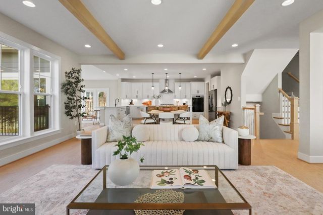 602 KINGSLEY RD SW, Vienna, VA 22180