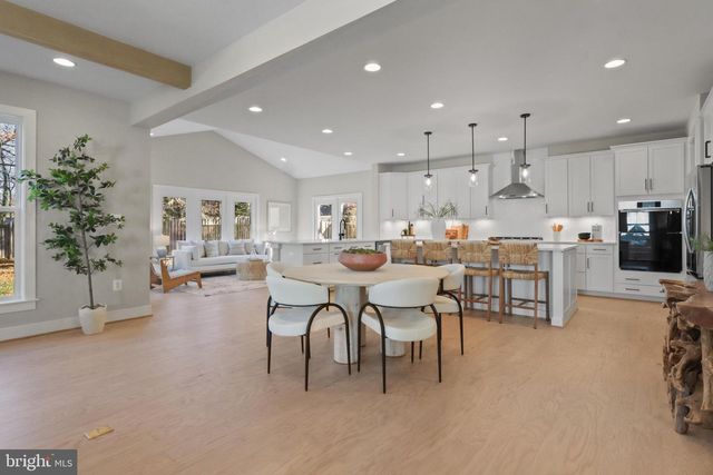 602 KINGSLEY RD SW, Vienna, VA 22180