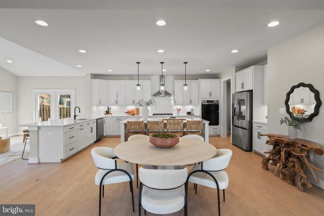 602 KINGSLEY RD SW, Vienna, VA 22180