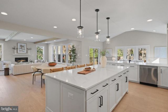 602 KINGSLEY RD SW, Vienna, VA 22180