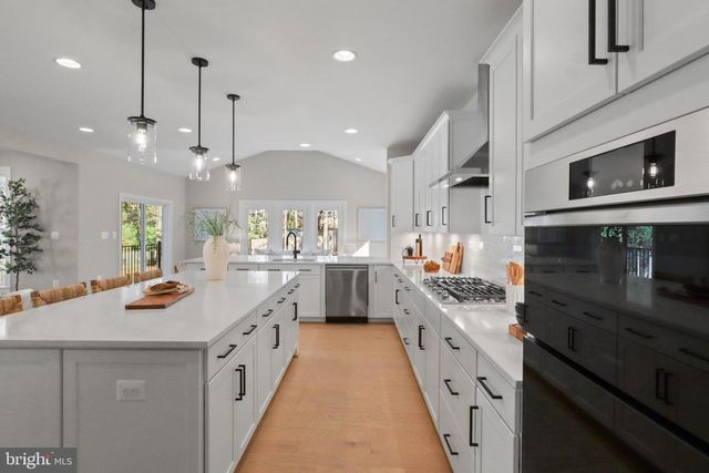 602 KINGSLEY RD SW, Vienna, VA 22180