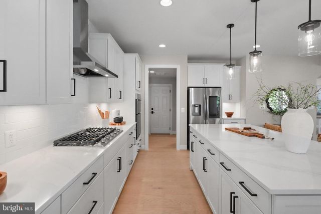 602 KINGSLEY RD SW, Vienna, VA 22180