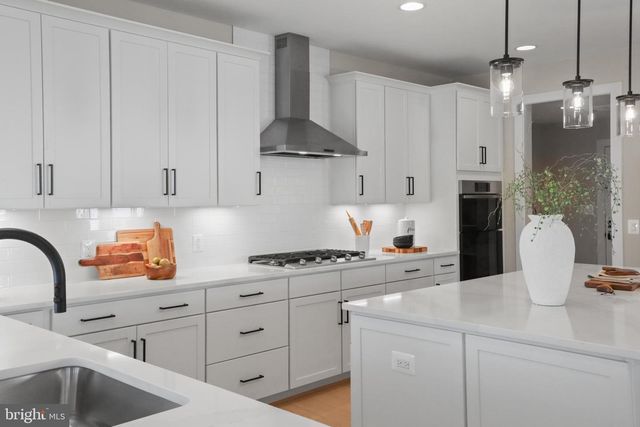 602 KINGSLEY RD SW, Vienna, VA 22180