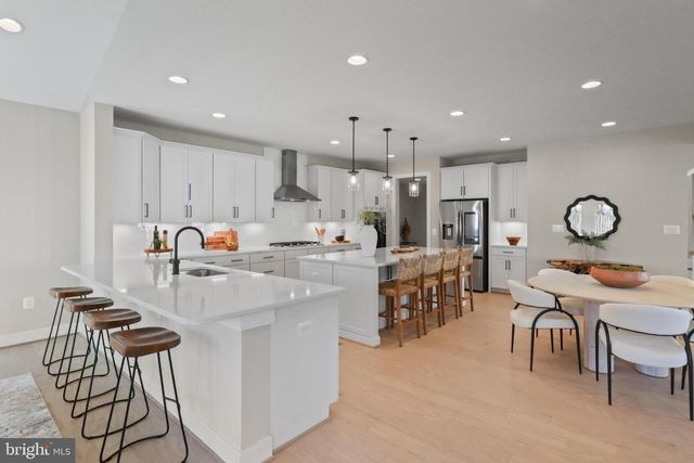 602 KINGSLEY RD SW, Vienna, VA 22180