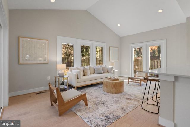 602 KINGSLEY RD SW, Vienna, VA 22180