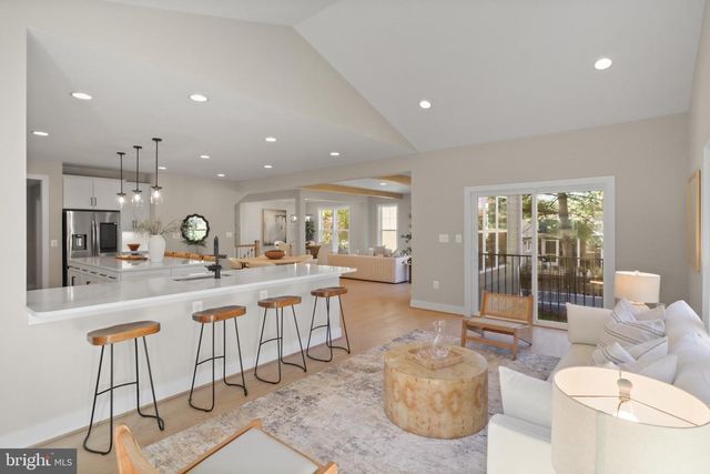 602 KINGSLEY RD SW, Vienna, VA 22180