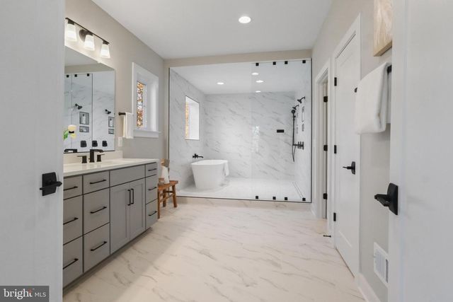 602 KINGSLEY RD SW, Vienna, VA 22180