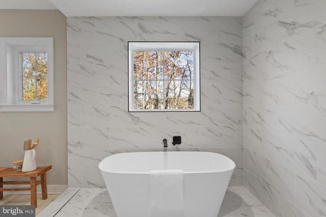 602 KINGSLEY RD SW, Vienna, VA 22180