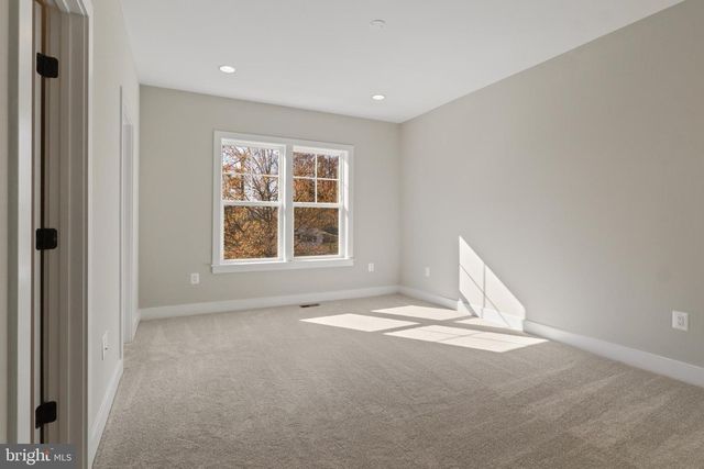 602 KINGSLEY RD SW, Vienna, VA 22180