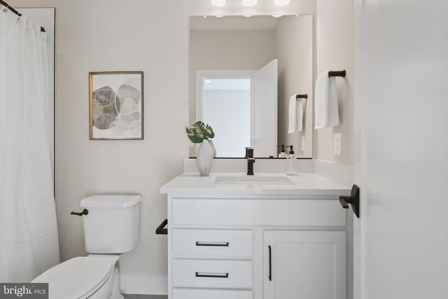 602 KINGSLEY RD SW, Vienna, VA 22180