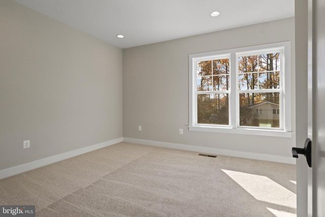 602 KINGSLEY RD SW, Vienna, VA 22180