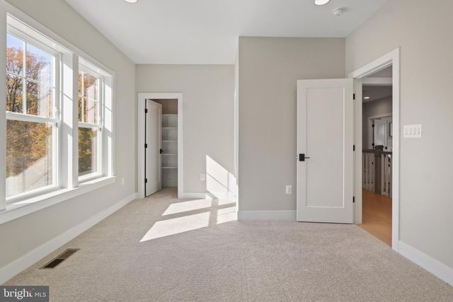 602 KINGSLEY RD SW, Vienna, VA 22180