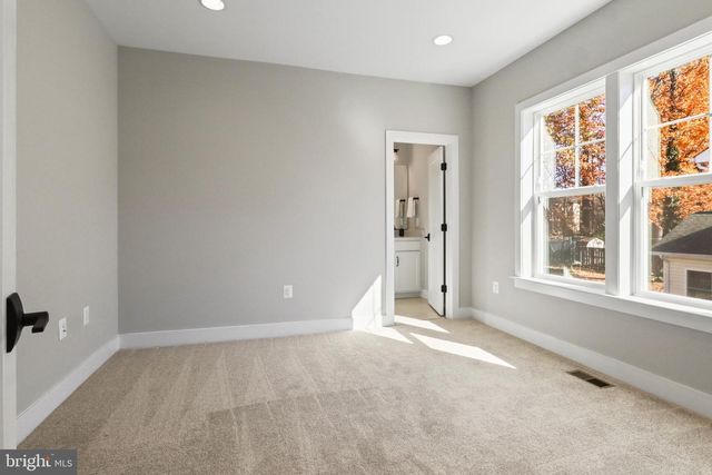 602 KINGSLEY RD SW, Vienna, VA 22180