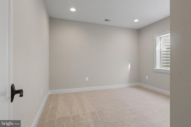 602 KINGSLEY RD SW, Vienna, VA 22180