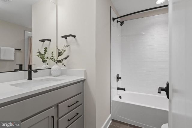 602 KINGSLEY RD SW, Vienna, VA 22180