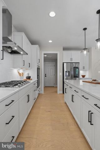 602 KINGSLEY RD SW, Vienna, VA 22180