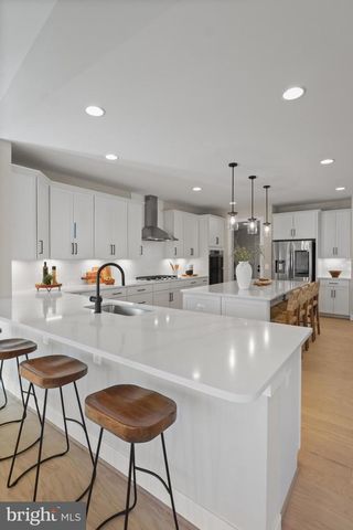 602 KINGSLEY RD SW, Vienna, VA 22180