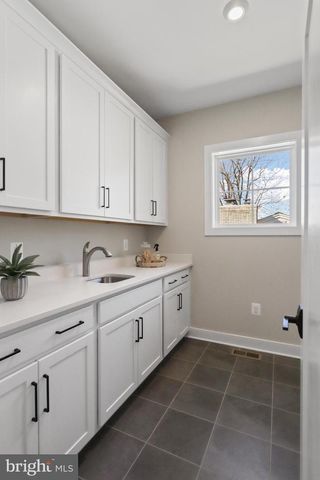 602 KINGSLEY RD SW, Vienna, VA 22180