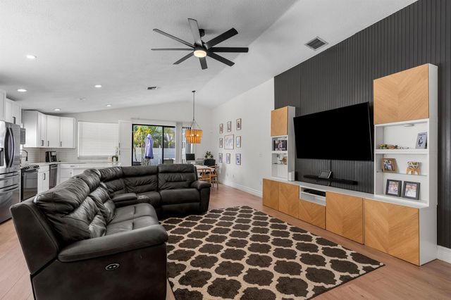 6550 Columbia Avenue, Lake Worth, FL 33467