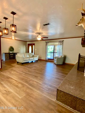 104 Baucum Road, Carriere, MS 39426