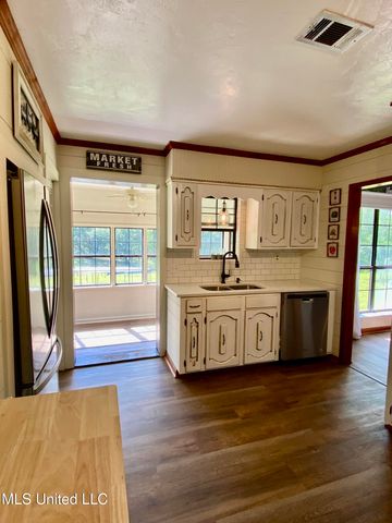 104 Baucum Road, Carriere, MS 39426