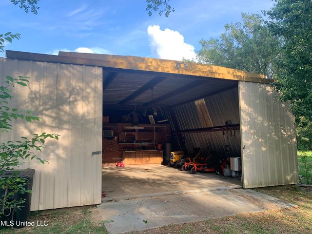 104 Baucum Road, Carriere, MS 39426