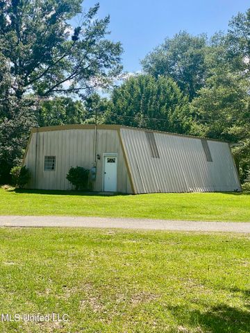 104 Baucum Road, Carriere, MS 39426