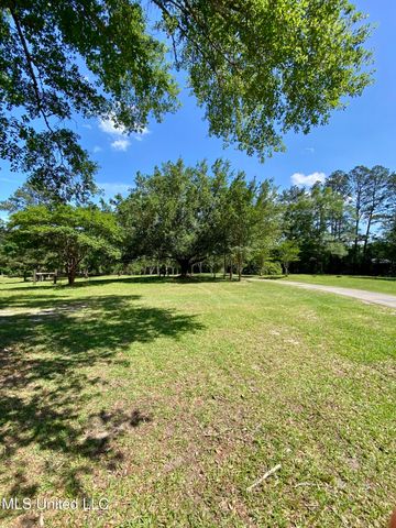 104 Baucum Road, Carriere, MS 39426