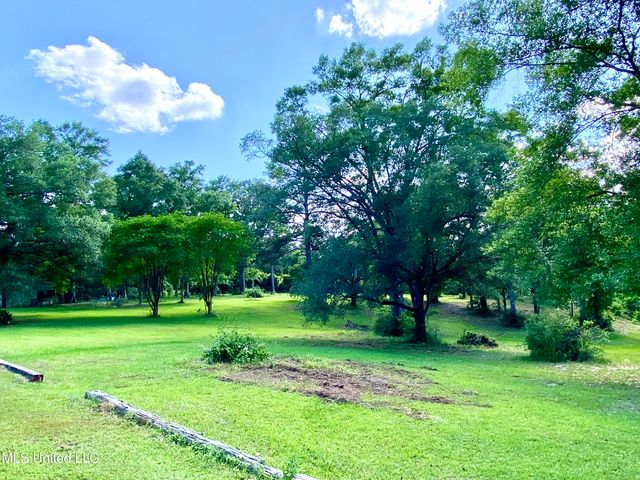 104 Baucum Road, Carriere, MS 39426