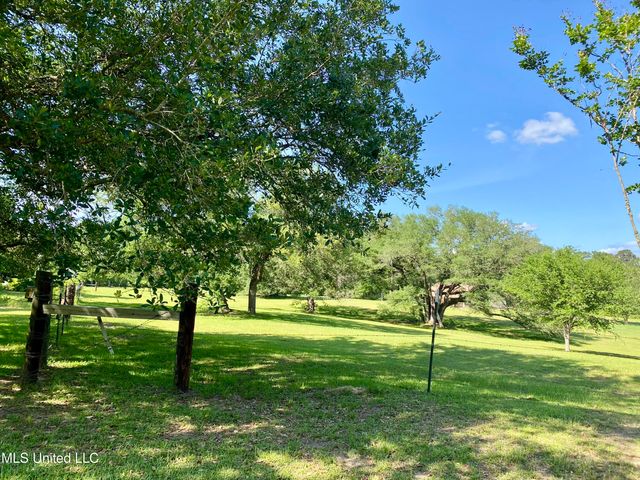 104 Baucum Road, Carriere, MS 39426