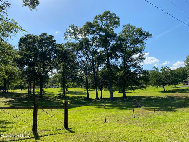 104 Baucum Road, Carriere, MS 39426
