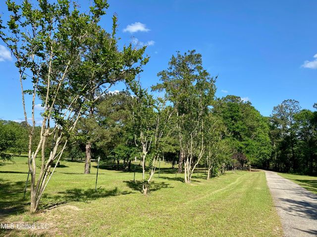 104 Baucum Road, Carriere, MS 39426