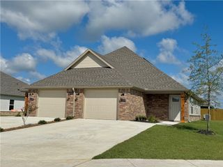 2002 Brookview Drive, Siloam Springs, AR 72761